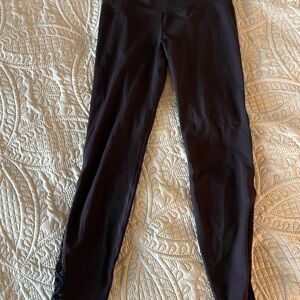 Old Navy Active Go-Dry Leggings 7/8 Length with Ruching Detail
